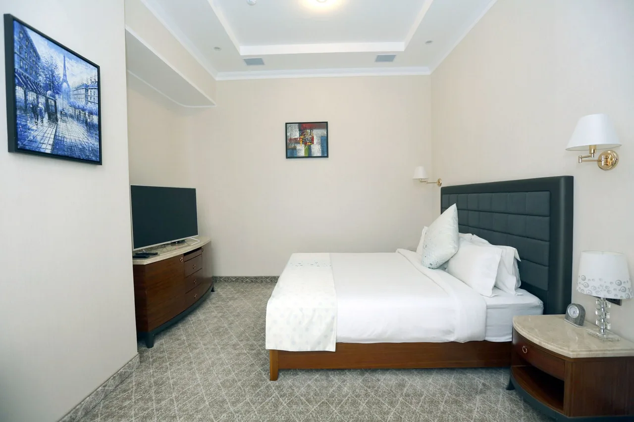 Parliament Palace Hotel — ภาพห้องพักและบรรยากาศ