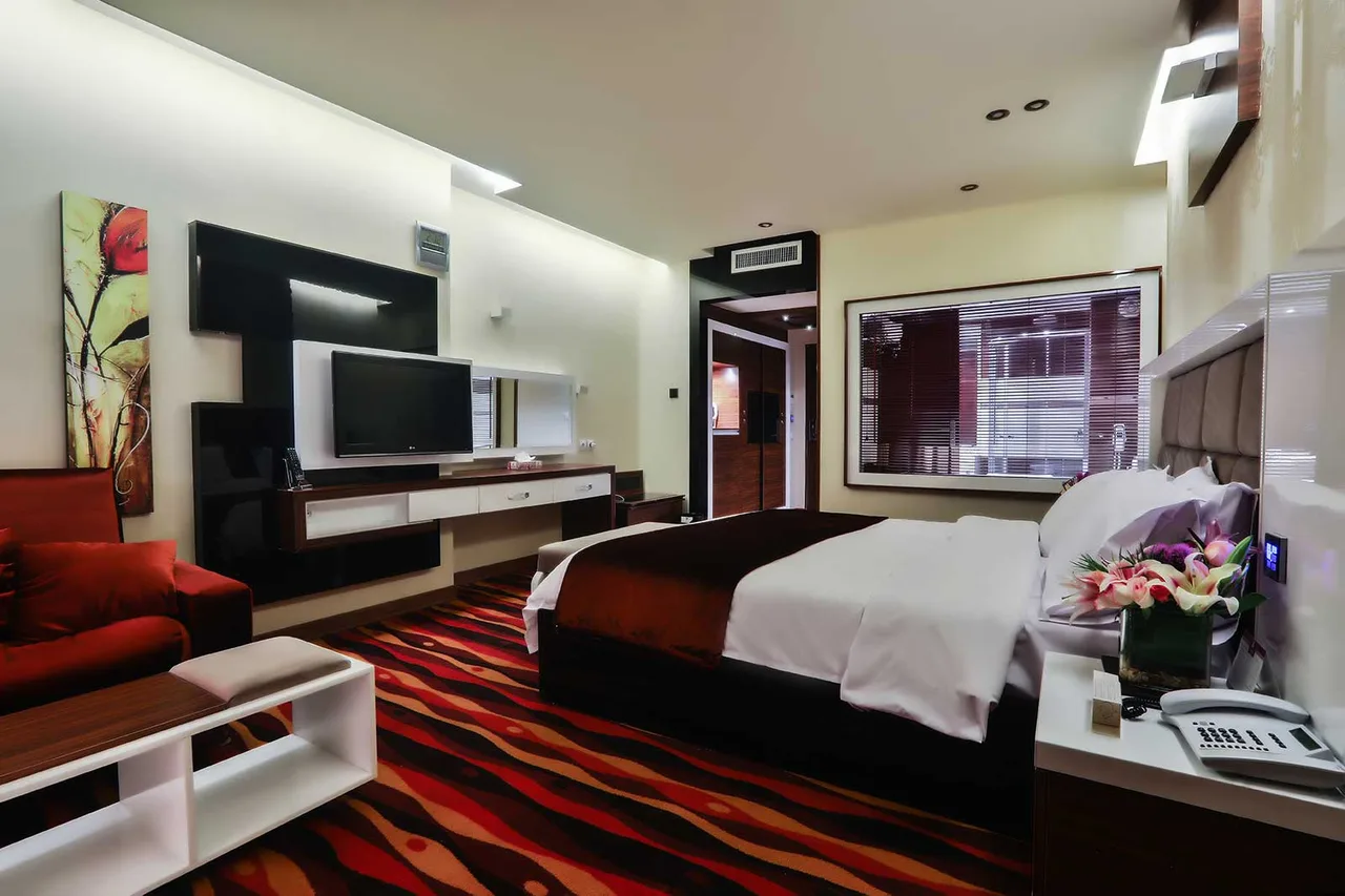 Parsian Kowsar Hotel Isfahan — ภาพห้องพักและบรรยากาศ