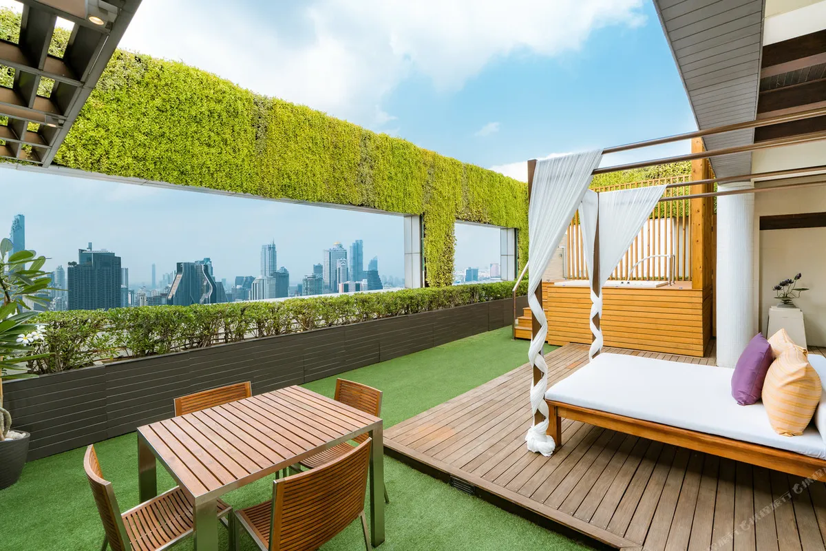 Pathumwan Princess Hotel — rooms and atmosphere