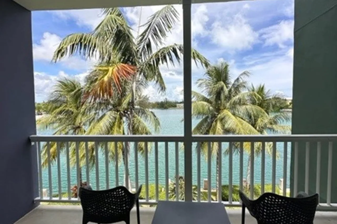 Pelican Bay Hotel — ภาพห้องพักและบรรยากาศ