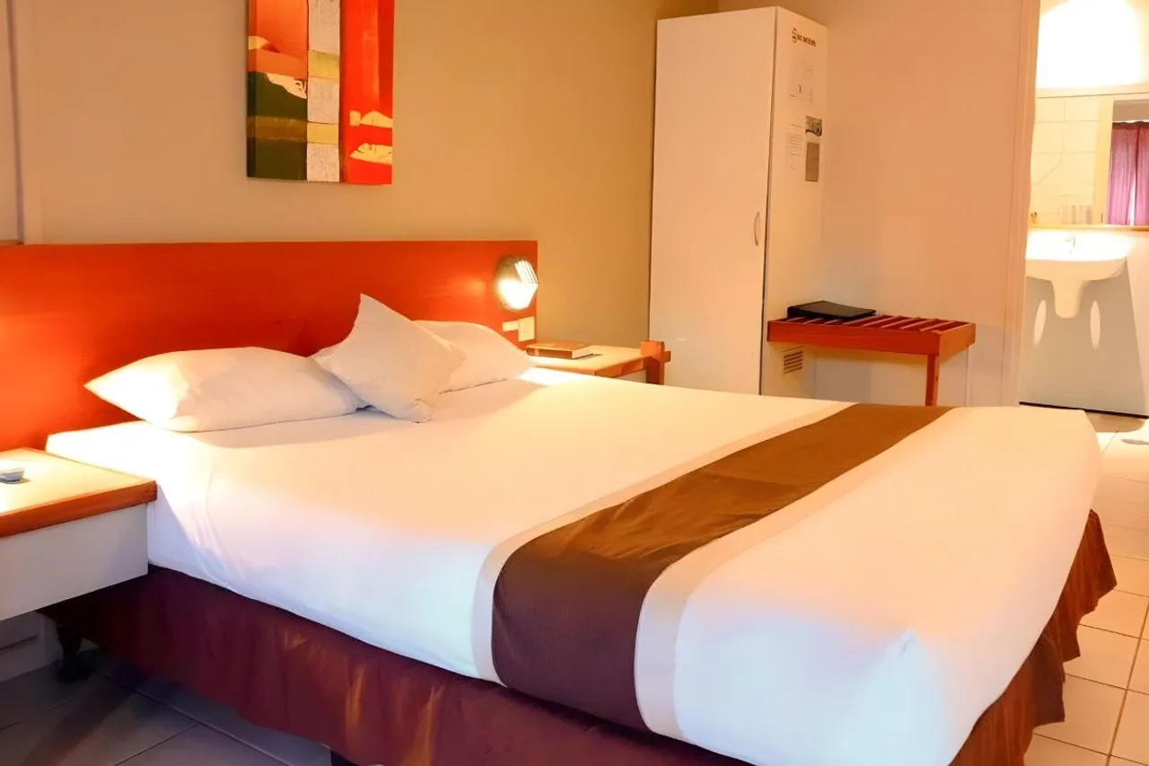 Peninsula International Hotel — โรงแรมในซูวา