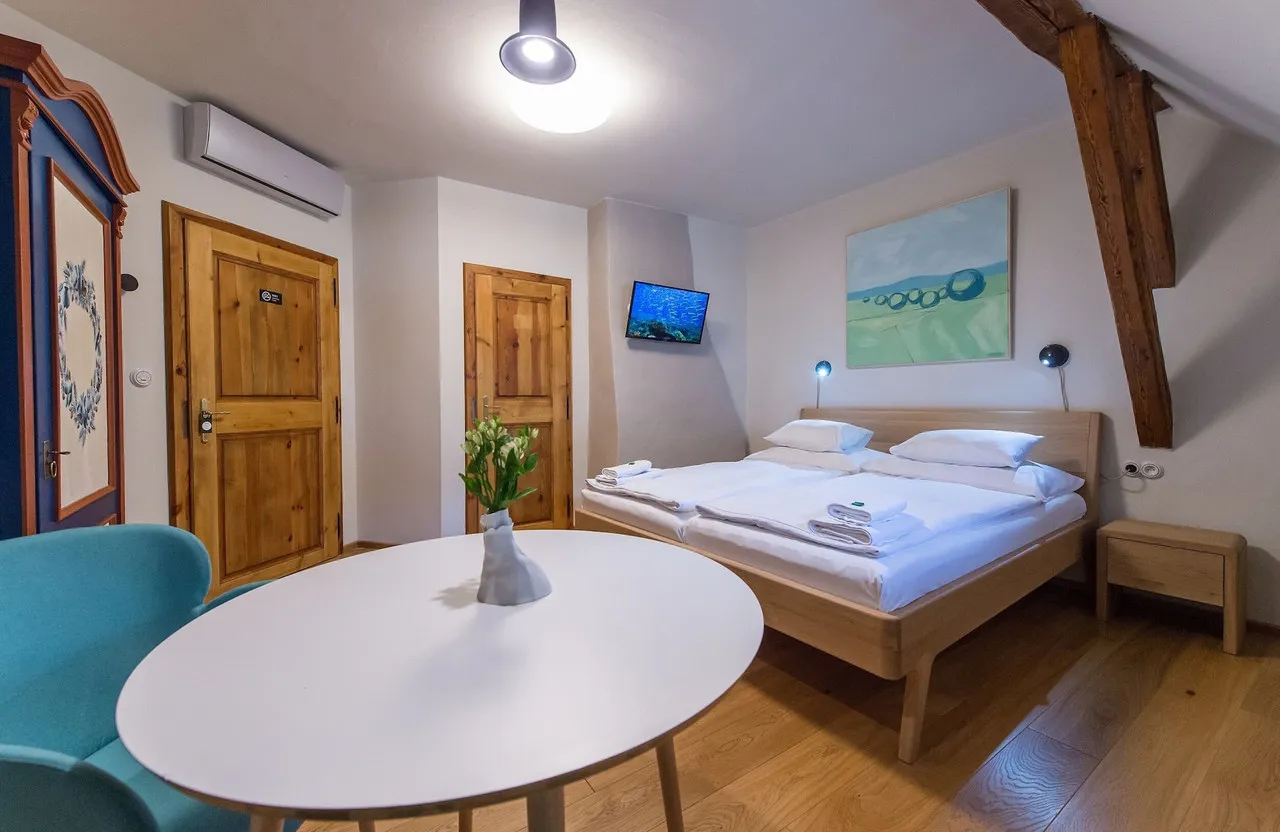 Pension Alt Straninger — rooms and atmosphere