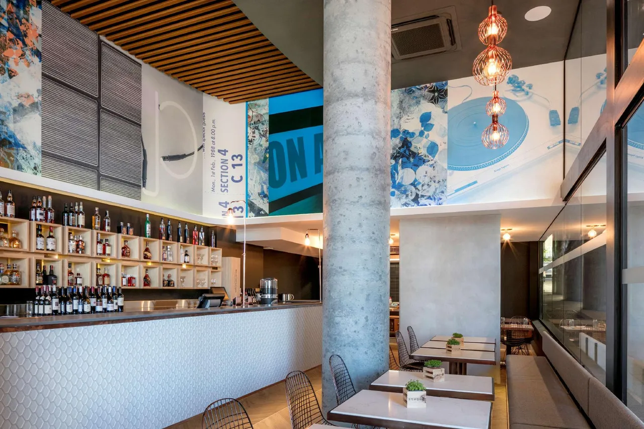 Peppers Kings Square Hotel Perth — rooms and atmosphere