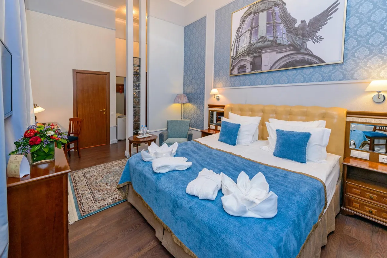 Petr Hotel — rooms and atmosphere