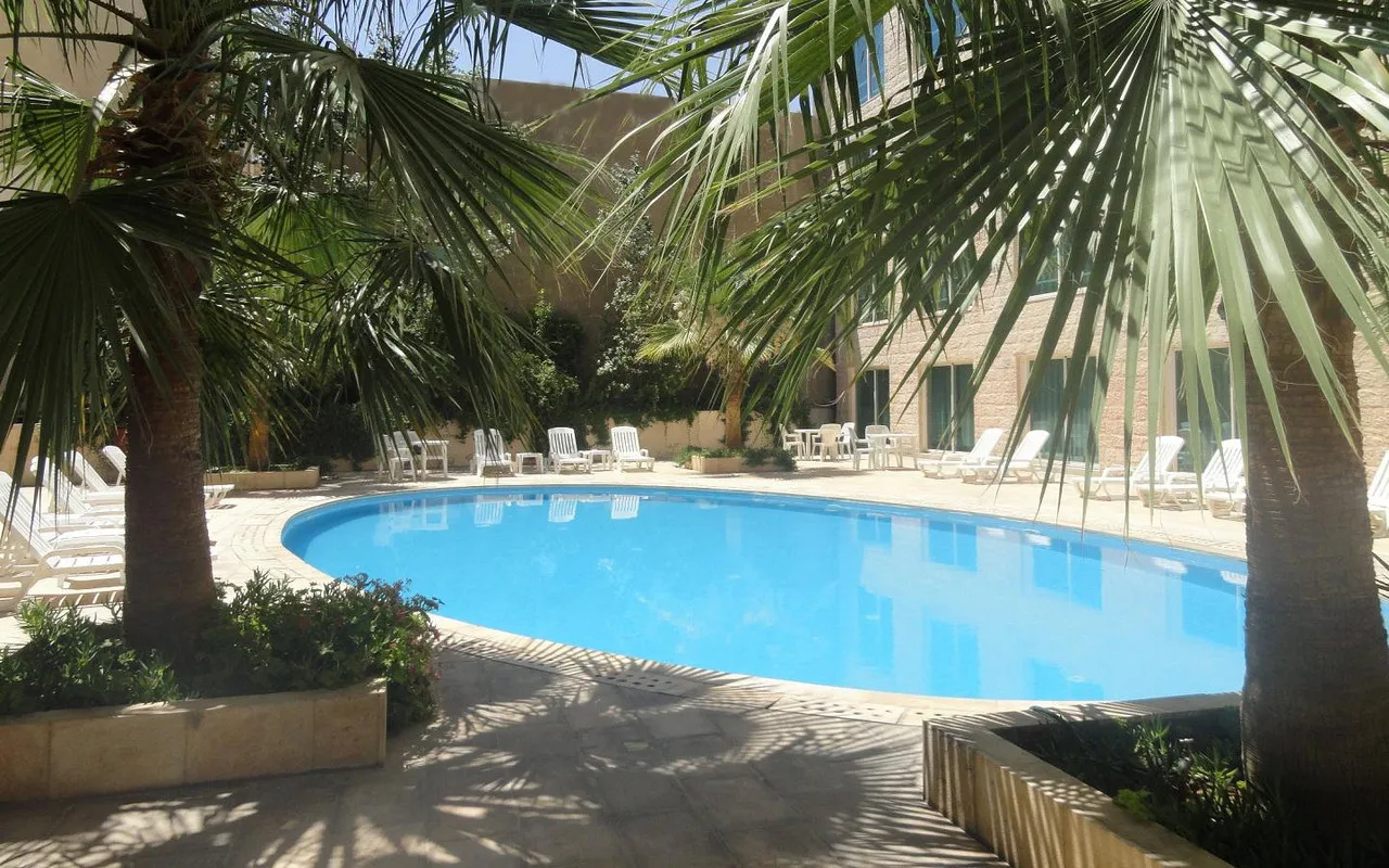 Petra Palace Hotel — rooms and atmosphere