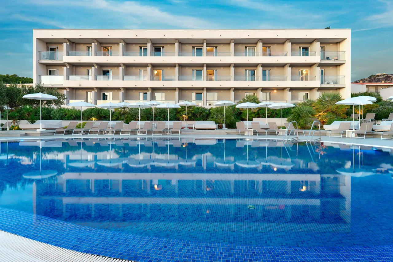 Pharos Hvar Bayhill Hotel — ภาพห้องพักและบรรยากาศ
