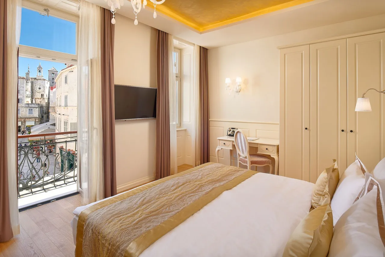 Piazza Heritage Hotel — rooms and atmosphere