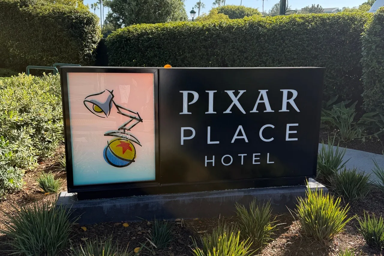 Pixar Place Hotel — ภาพห้องพักและบรรยากาศ