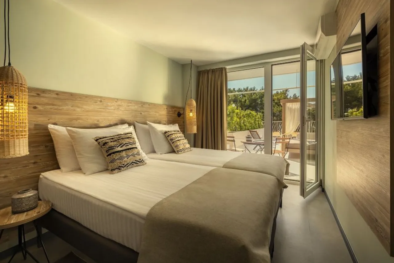 Places Hvar by Valamar — ภาพห้องพักและบรรยากาศ