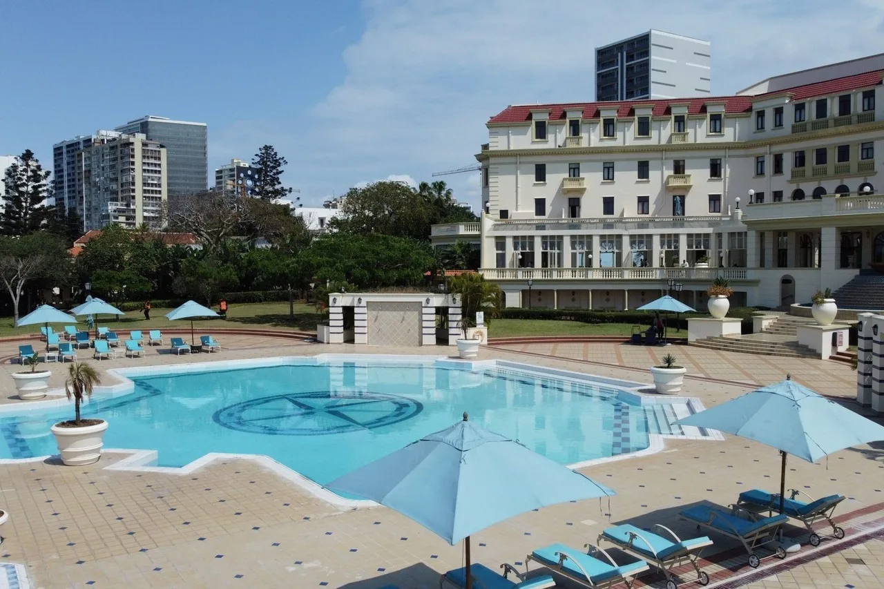 10 โรงแรมมาปูโตน่าพักที่สุด — Polana · Marginal · Baixa (รีวิวลึก 2026 + Belle Époque ของ Eiffel + Camarão LM Mozambique)