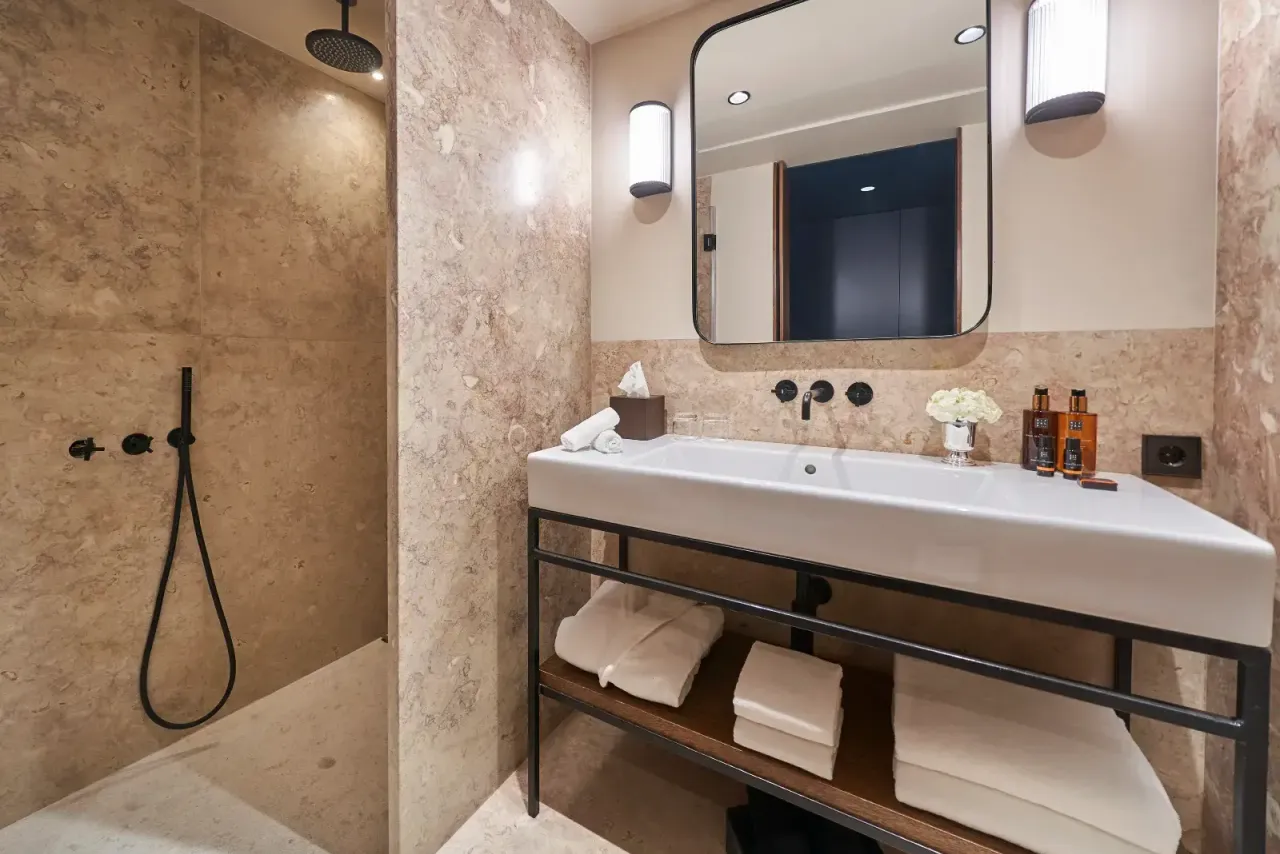 PortoBay Flores — rooms and atmosphere