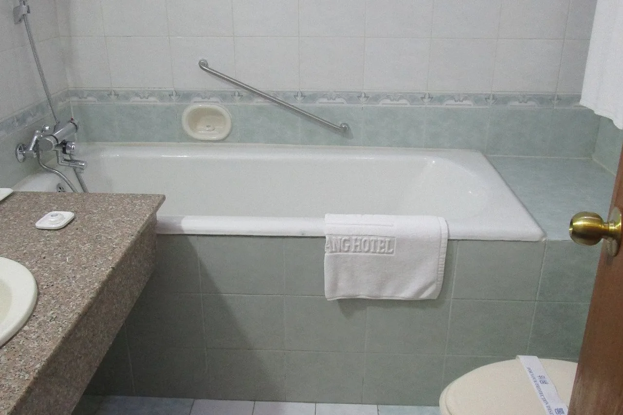 Pothonggang Hotel — ภาพห้องพักและบรรยากาศ