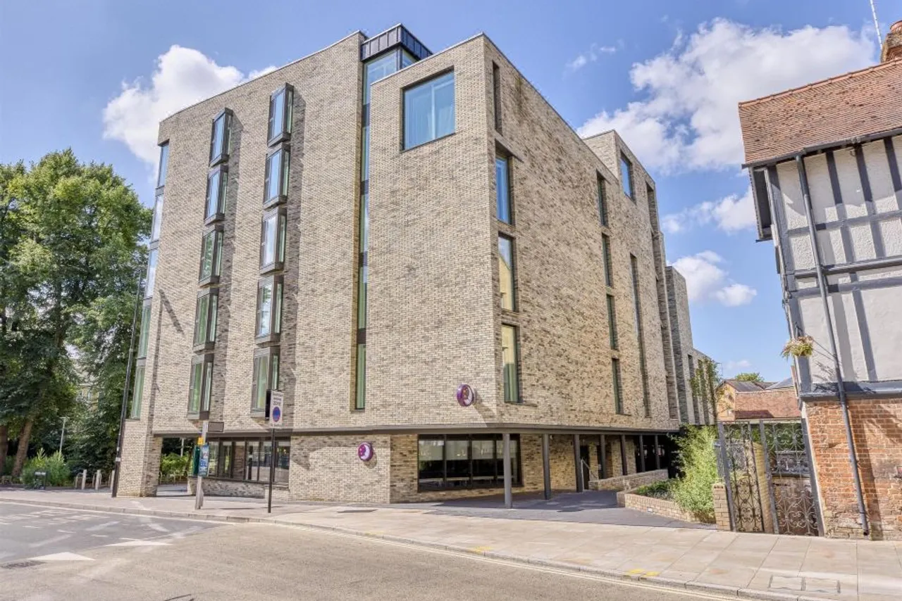 Premier Inn Oxford City Centre (Westgate) — โรงแรมในอ็อกซ์ฟอร์ด