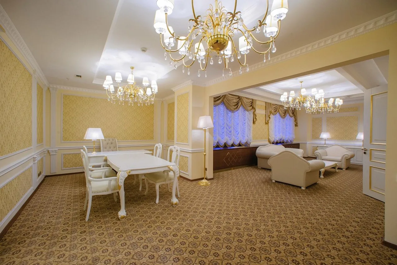 President Hotel Minsk — ภาพห้องพักและบรรยากาศ