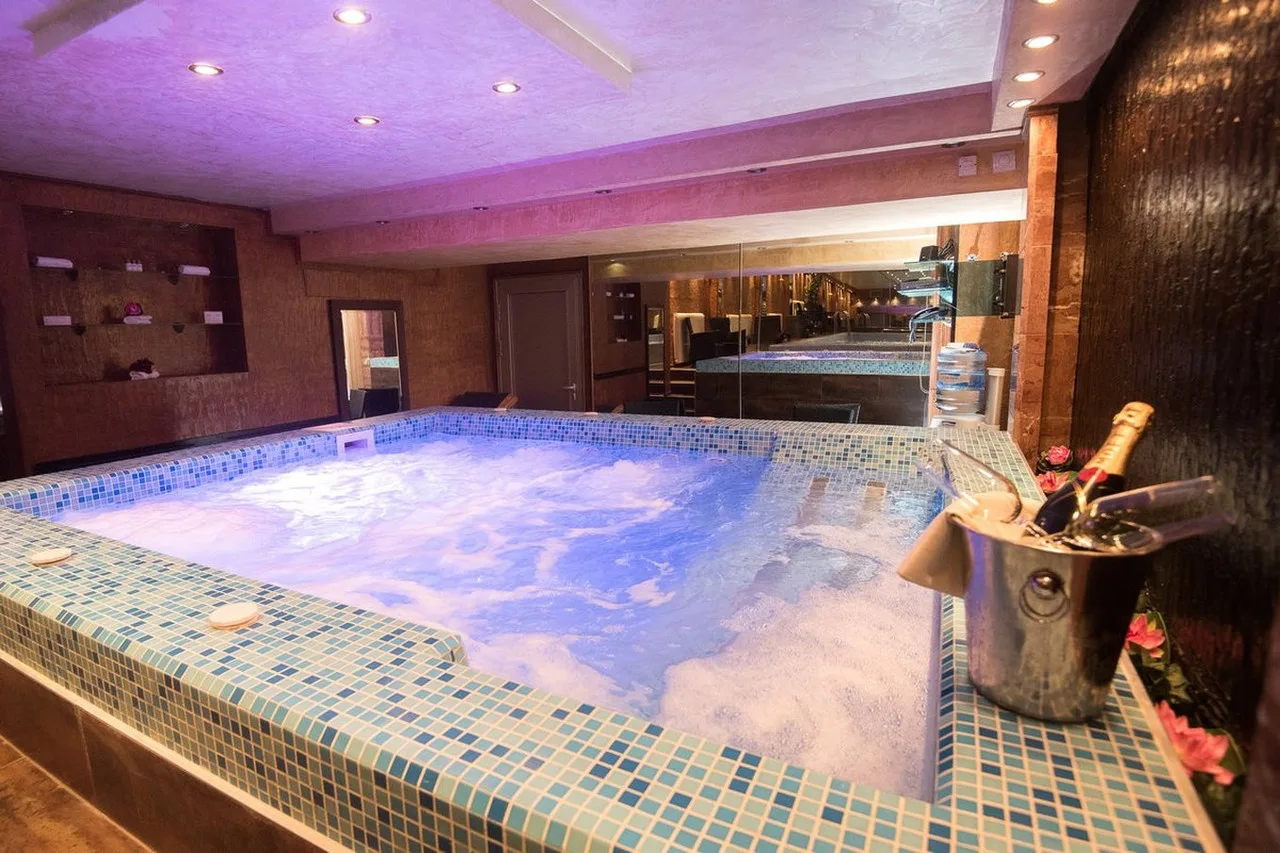Prezident Hotel — ภาพห้องพักและบรรยากาศ