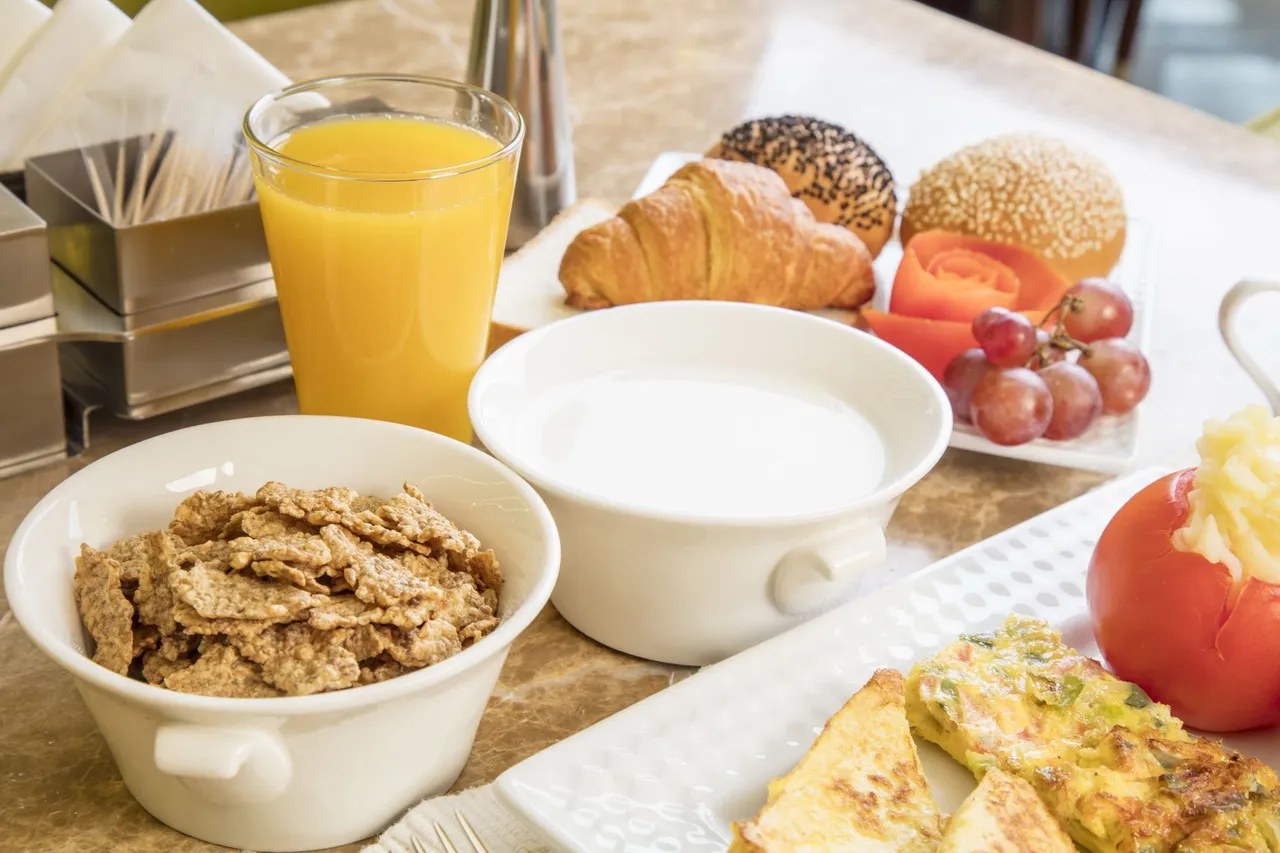 Prime Hotel Al Hamra Jeddah — rooms and atmosphere