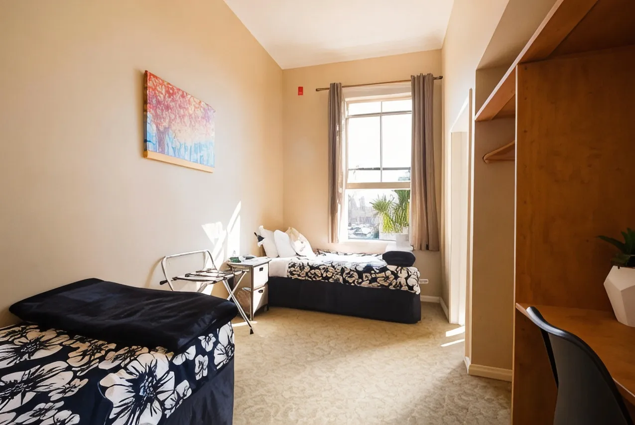 The Prince Albert Backpackers & Bar — rooms and atmosphere