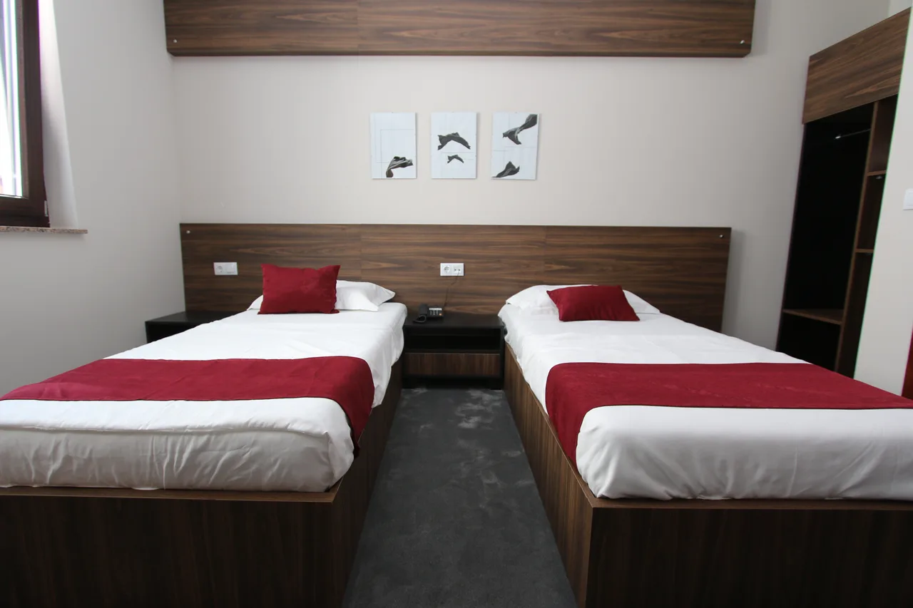 Prior Hotel — ภาพห้องพักและบรรยากาศ