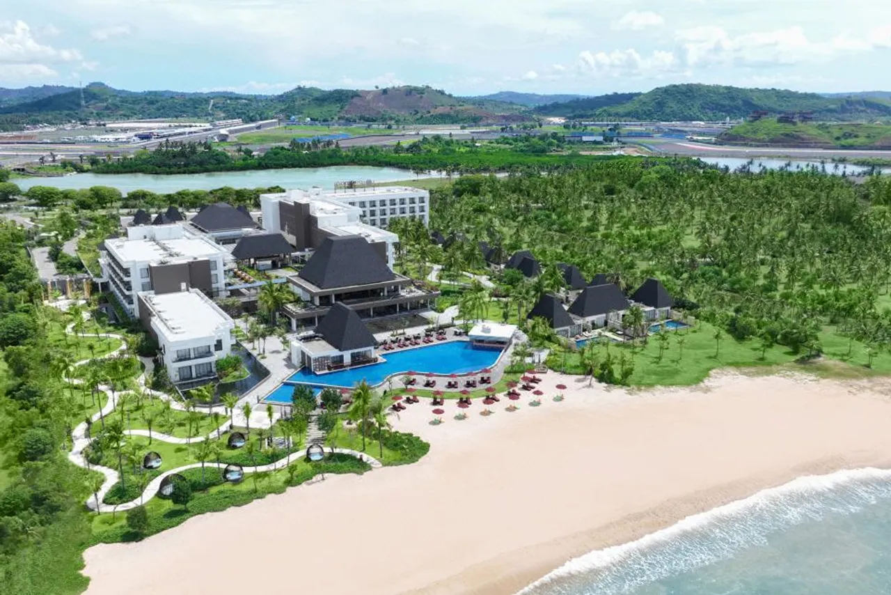 Pullman Lombok Merujani Mandalika Beach Resort — โรงแรมในลอมบอก
