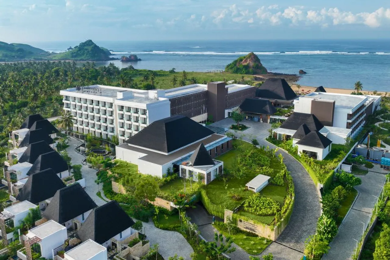 Pullman Lombok Merujani Mandalika Beach Resort — rooms and atmosphere