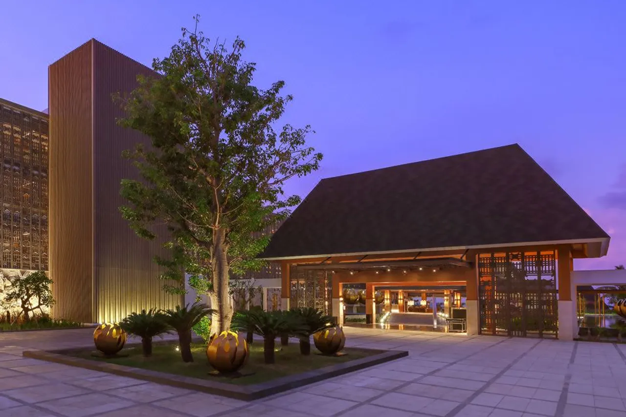 Pullman Lombok Merujani Mandalika Beach Resort — rooms and atmosphere