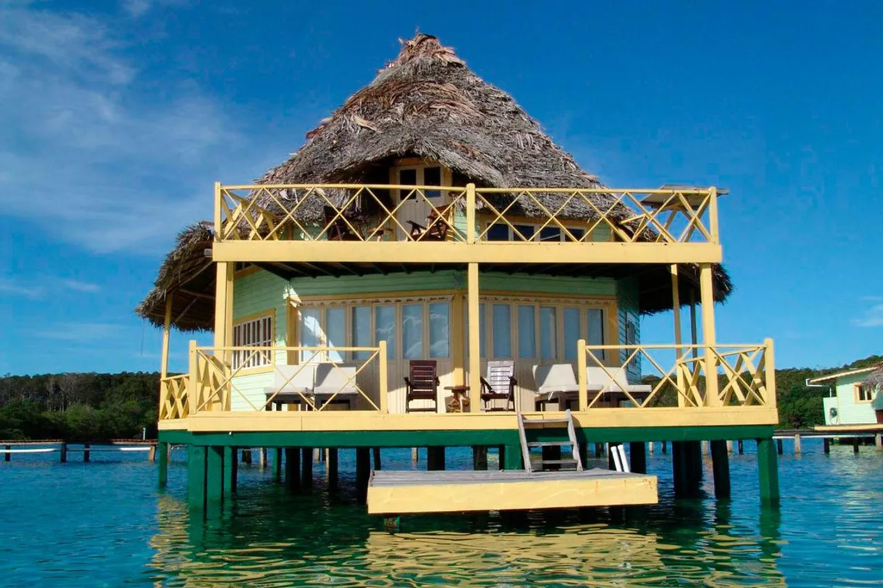 Punta Caracol Acqua Lodge — ภาพห้องพักและบรรยากาศ