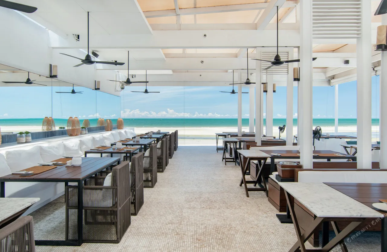 Putahracsa Hua Hin Resort — rooms and atmosphere