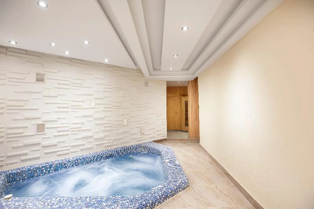 Pyramisa Isis Island Aswan Resort & Spa — rooms and atmosphere