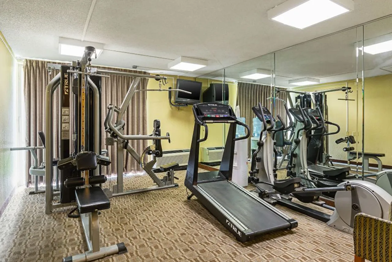 Quality Inn & Suites NRG Park - Medical Center — ภาพห้องพักและบรรยากาศ