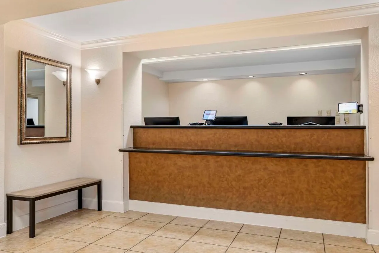 Quality Inn & Suites NRG Park - Medical Center — ภาพห้องพักและบรรยากาศ