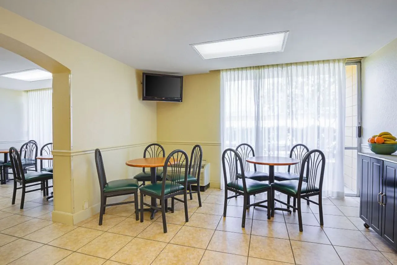 Quality Inn & Suites NRG Park - Medical Center — ภาพห้องพักและบรรยากาศ