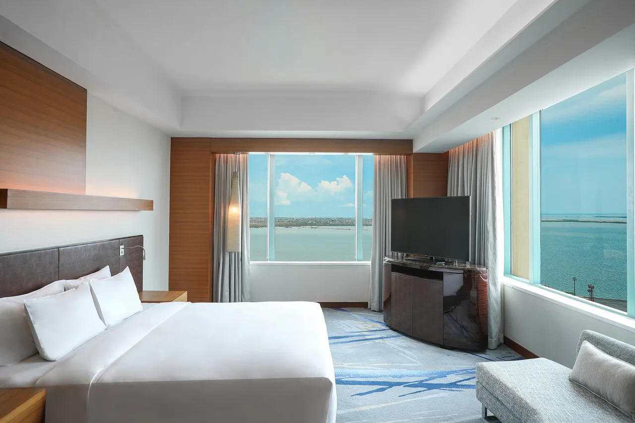 Radisson Blu Cebu — rooms and atmosphere