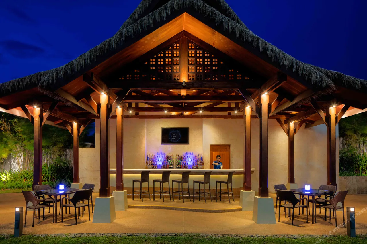 Radisson Blu Cebu — rooms and atmosphere