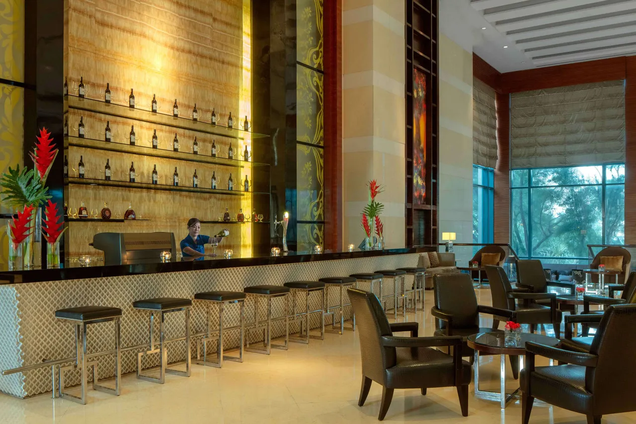 Radisson Blu Cebu — rooms and atmosphere