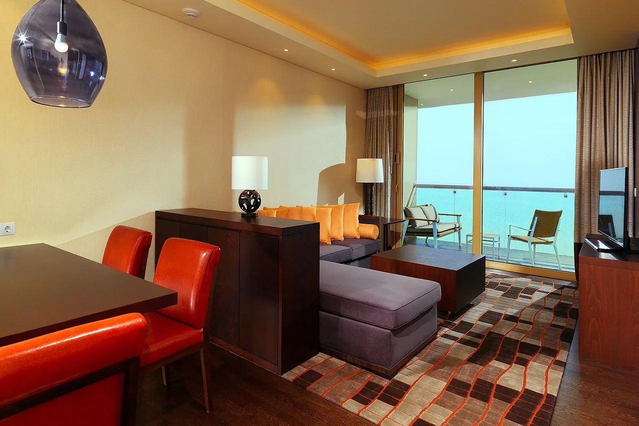 Radisson Blu Hotel, Conakry — rooms and atmosphere