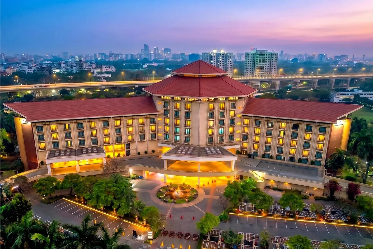 Radisson Blu Dhaka Water Garden — rooms and atmosphere