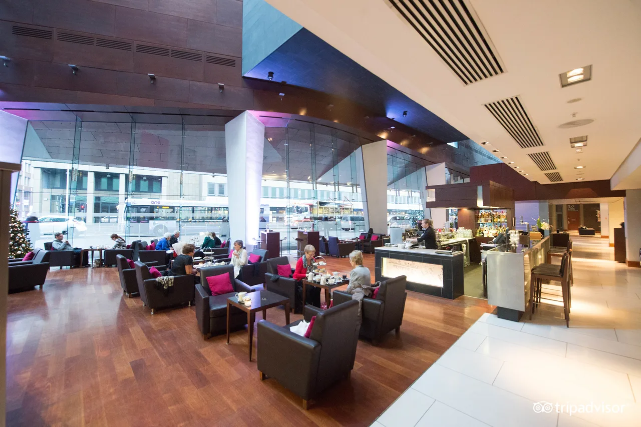 Radisson Blu Hotel, Glasgow — rooms and atmosphere