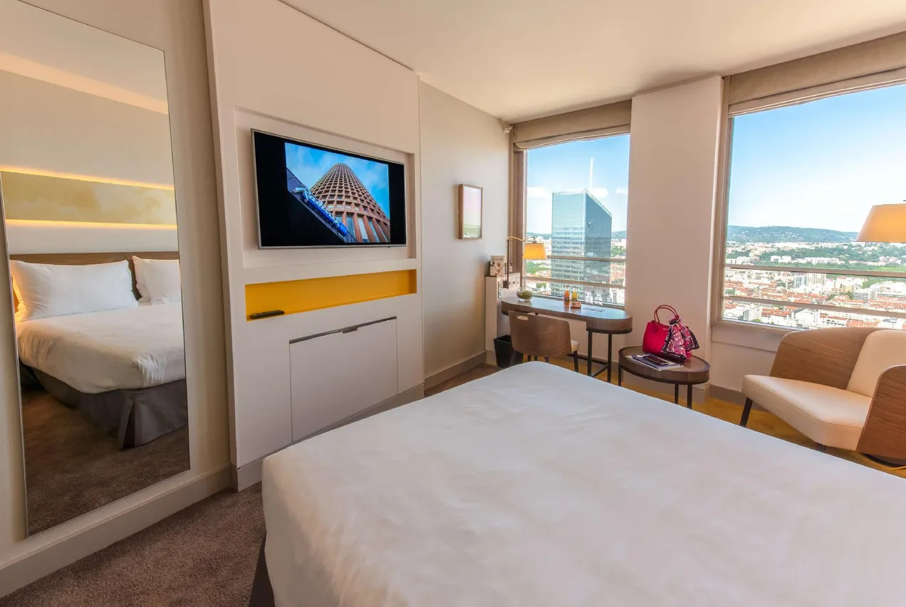 Radisson Blu Hotel, Lyon — rooms and atmosphere