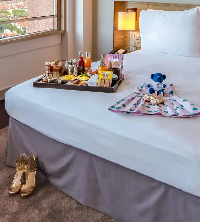 Radisson Blu Hotel, Lyon — rooms and atmosphere