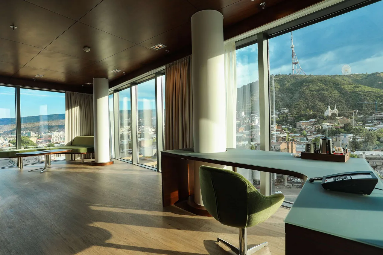 Radisson Blu Iveria Hotel Tbilisi — rooms and atmosphere