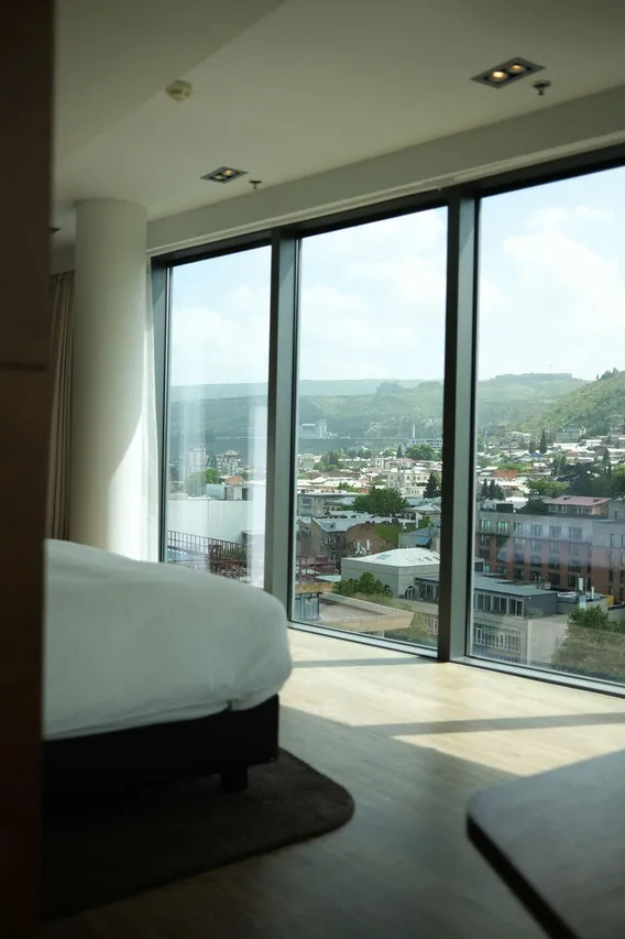 Radisson Blu Iveria Hotel Tbilisi — rooms and atmosphere