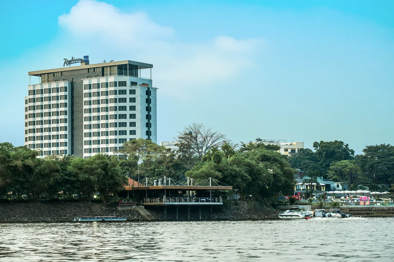 Radisson Blu M'Bamou Palace Hotel, Brazzaville — ภาพห้องพักและบรรยากาศ