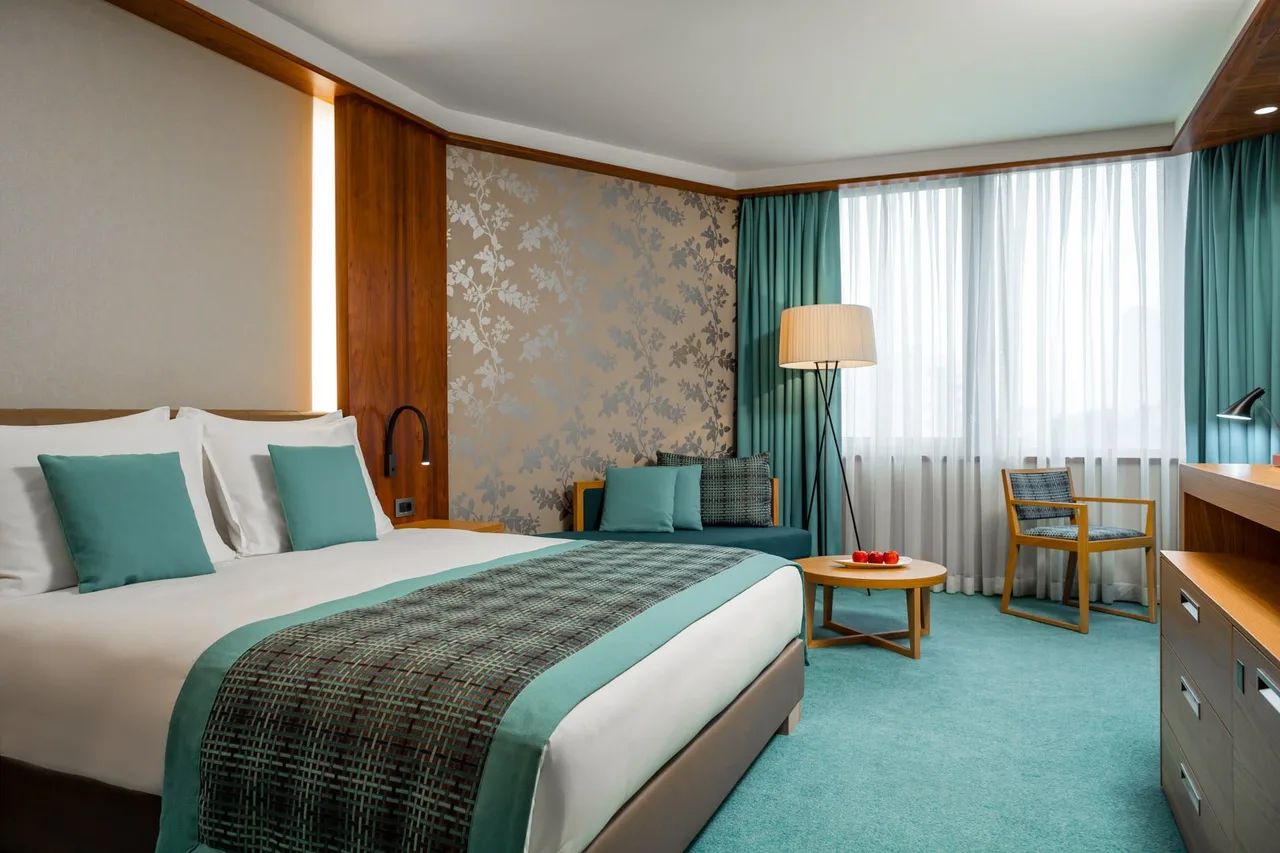 Radisson Blu M'Bamou Palace Hotel, Brazzaville — ภาพห้องพักและบรรยากาศ