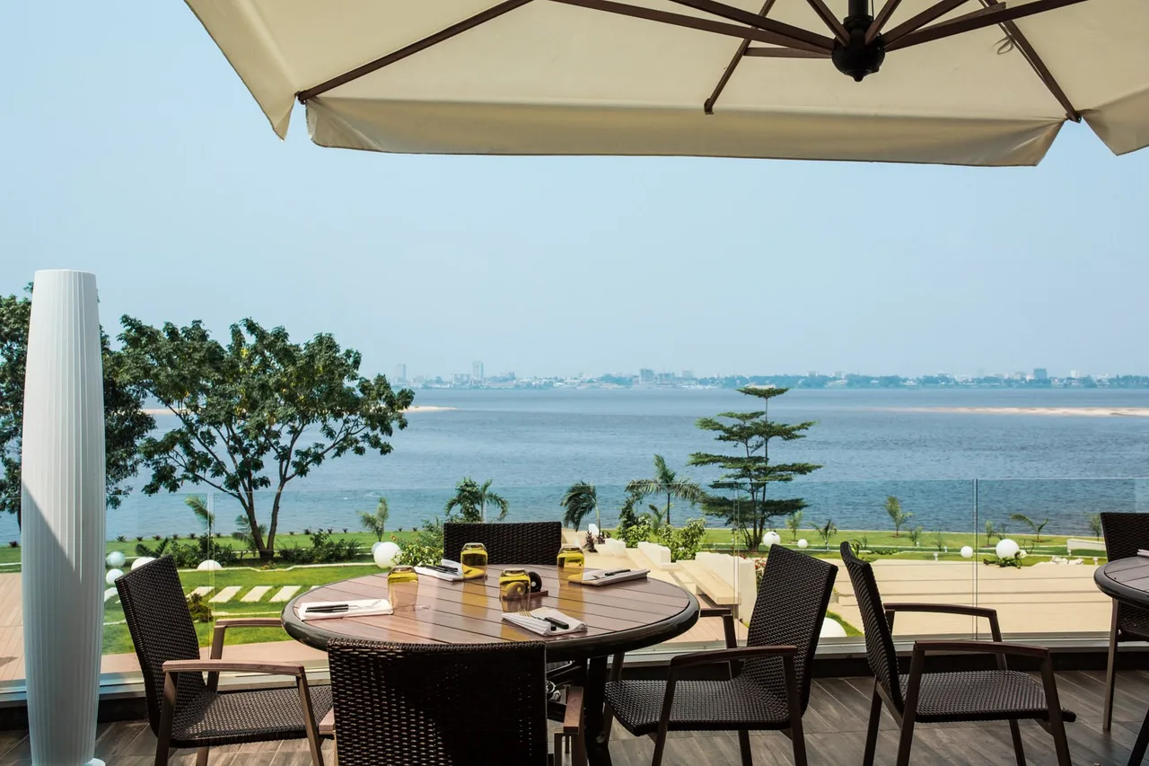 Radisson Blu M'Bamou Palace Hotel, Brazzaville — ภาพห้องพักและบรรยากาศ