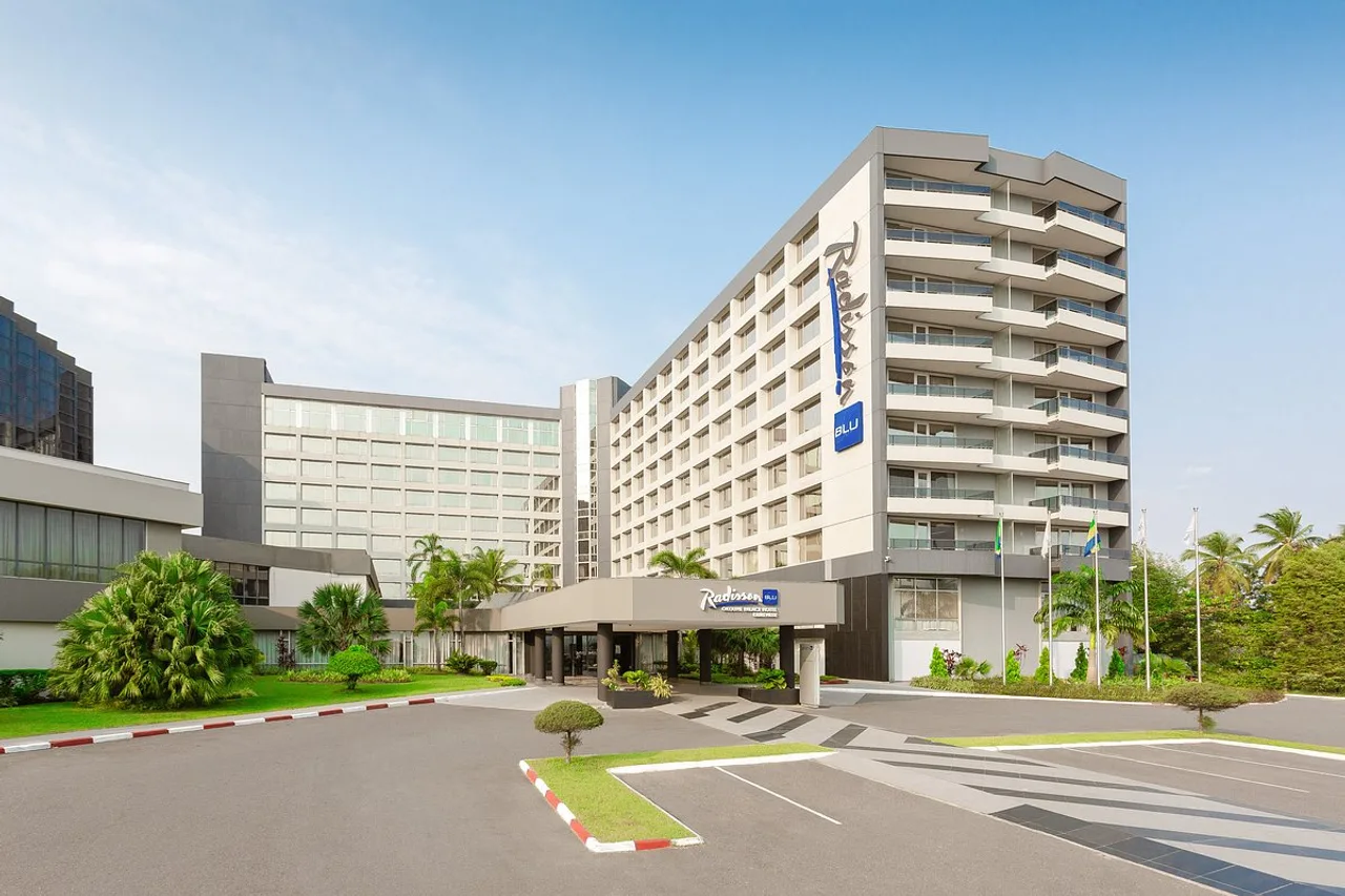 10 โรงแรมลีเบรอวีลน่าพักที่สุด — Boulevard Triomphal · Sablière · Pointe-Denis (รีวิวลึก 2026 + Loango 'แอฟริกาเอเด็นสุดท้าย' + ทะเลทรายปะการัง)