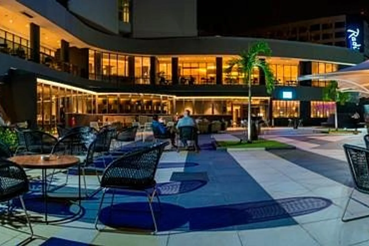 Radisson Blu Okoume Palace Hotel Libreville — ภาพห้องพักและบรรยากาศ