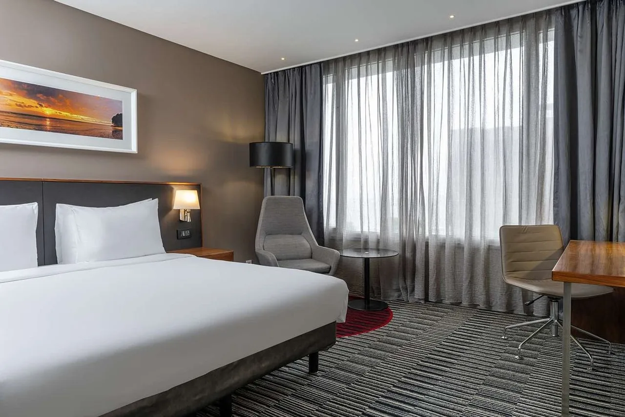 Radisson Blu Okoume Palace Hotel Libreville — ภาพห้องพักและบรรยากาศ