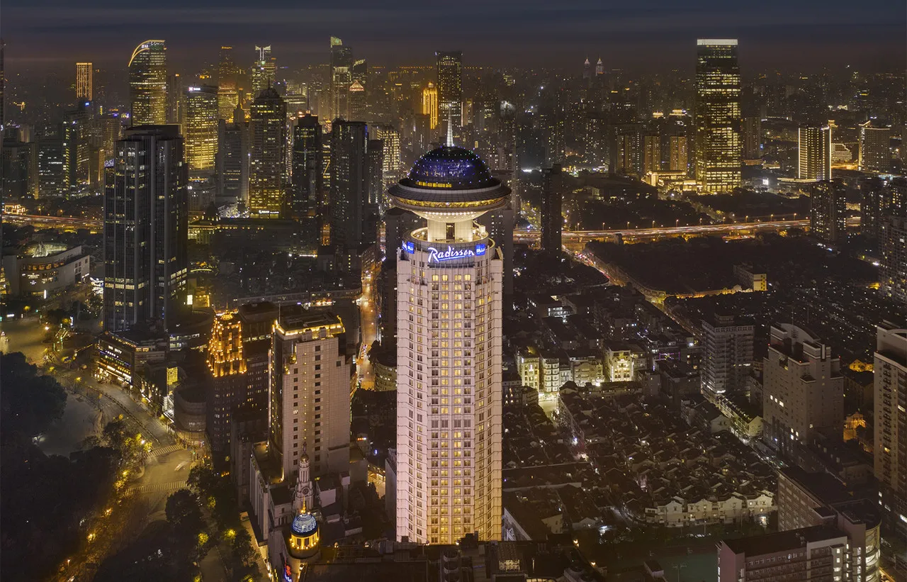 Radisson Blu Hotel Shanghai New World — rooms and atmosphere