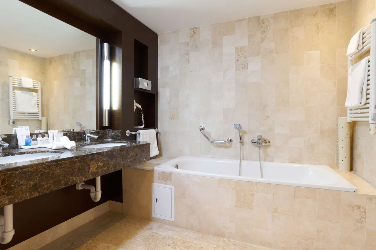 Radisson Hotel Astana — rooms and atmosphere