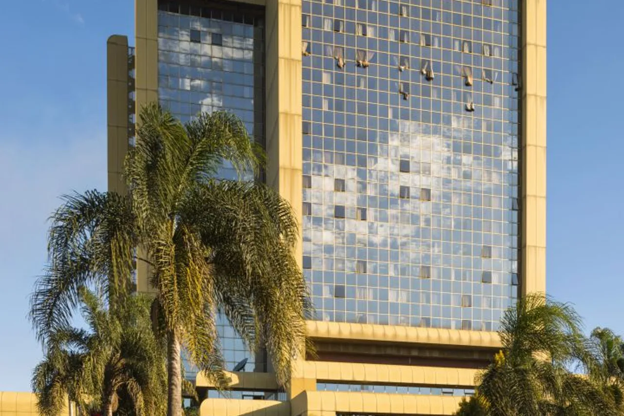 Rainbow Towers Hotel and Conference Centre — โรงแรมในฮาราเร